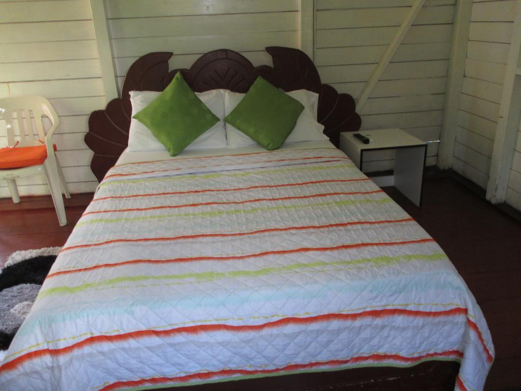 Hotel Flemming Tree Providencia Island Экстерьер фото